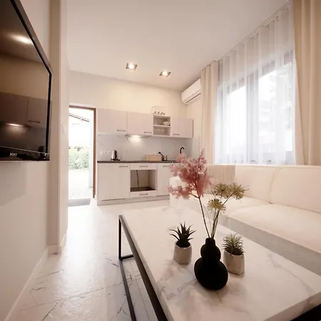 Apartment Sweet Dreams *