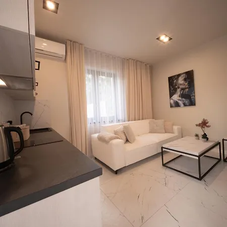 Apartment Sweet Dreams *